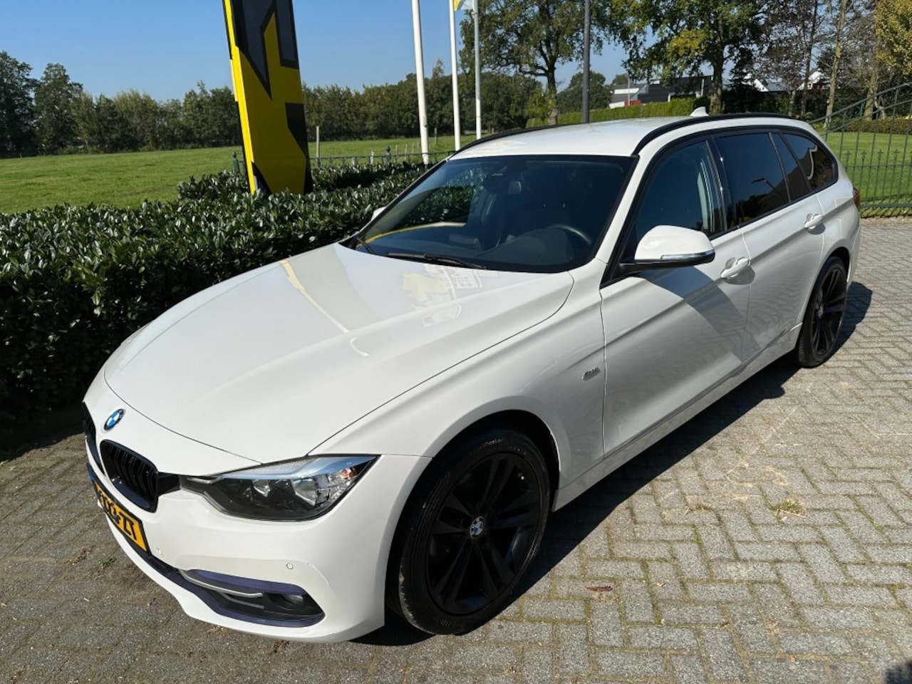 BMW 3-serie Touring - Touring 318i Aut8 Sport Keyless/Leder/Navi - AutoWereld.nl