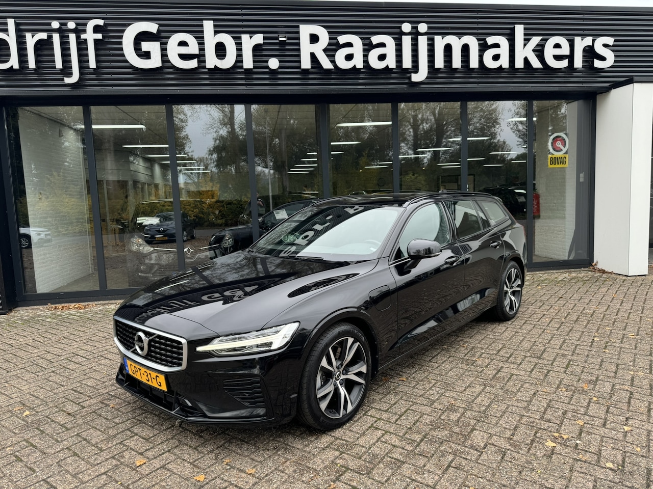 Volvo V60 - 2.0 T8 Twin Engine AWD Momentum Pro *Leder*Panorama* - AutoWereld.nl