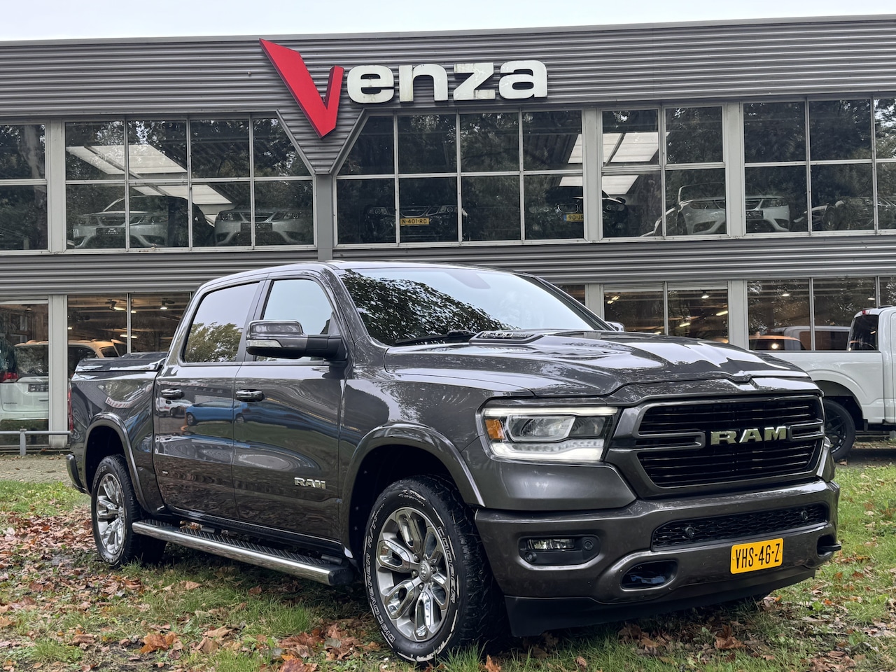 Dodge Ram 1500 - Laramie Sport Lucht NL-Auto 1jaar garantie - AutoWereld.nl