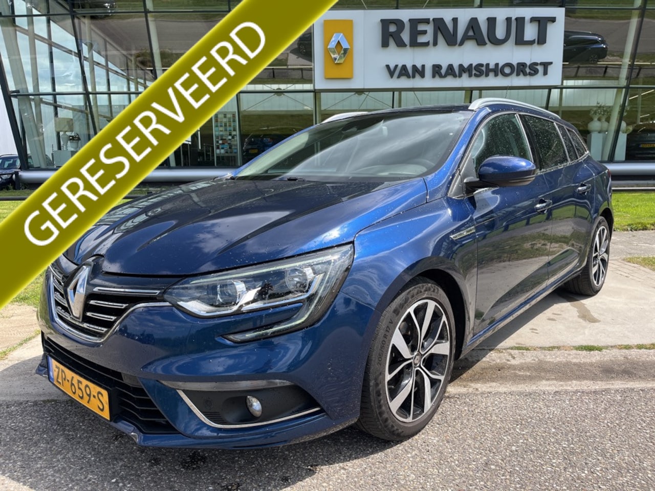 Renault Mégane Estate - 1.5 Blue dCi Bose / Trekhaak / Camera / Bose / Stoelverw. / PDC V+A / 17'' LMV / - AutoWereld.nl