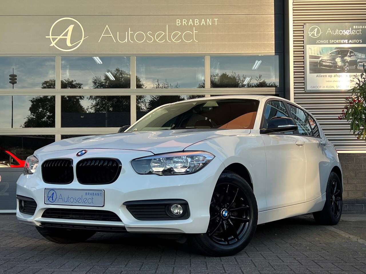 BMW 1-serie - 116i Executive Airco Cruise PDC - AutoWereld.nl