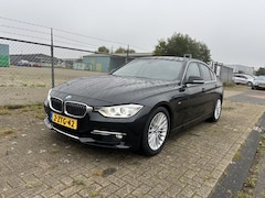 BMW 3-serie - 320i Executive / LED / Leder