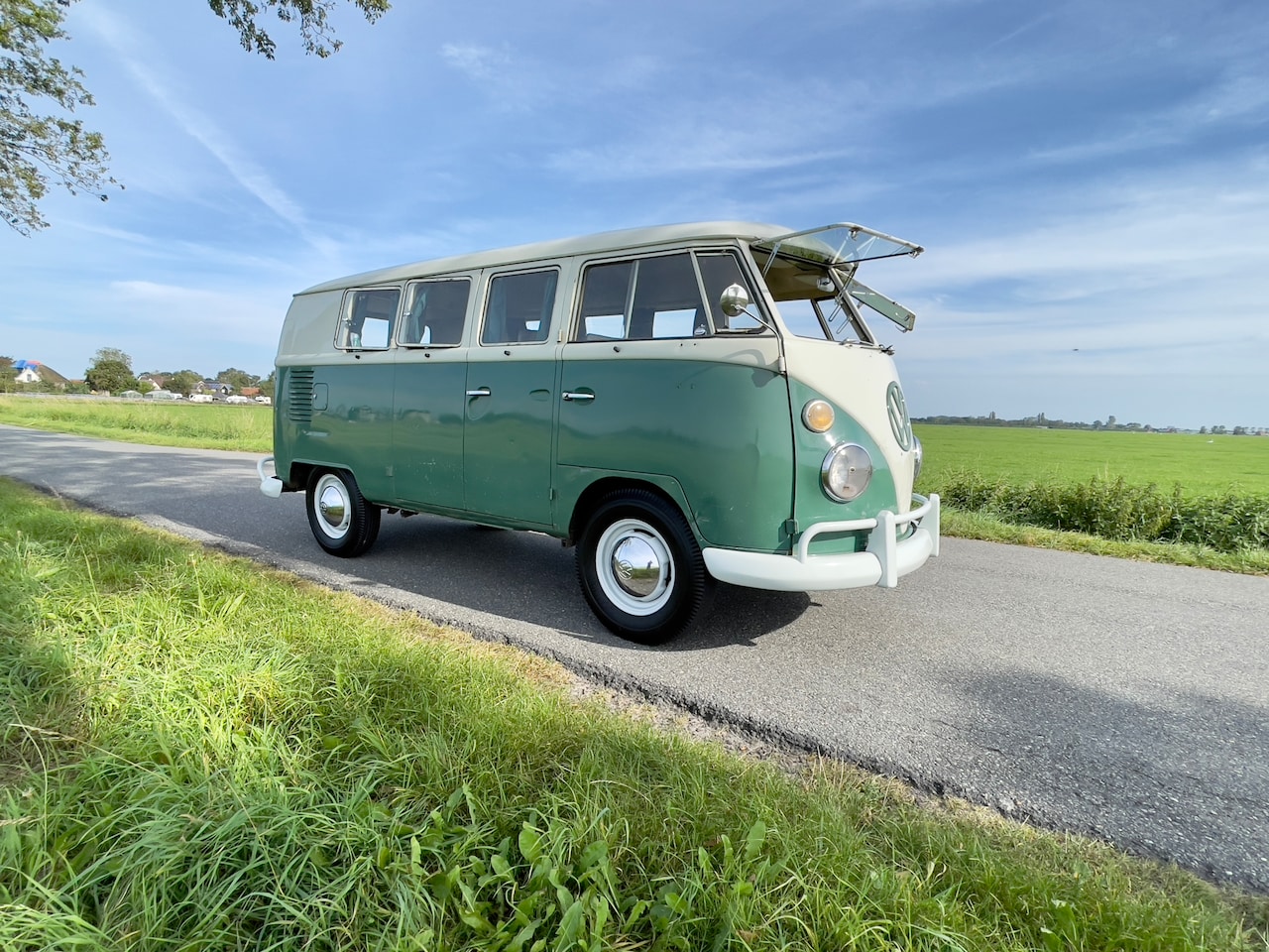 Volkswagen T1 - 11 window walk through - AutoWereld.nl