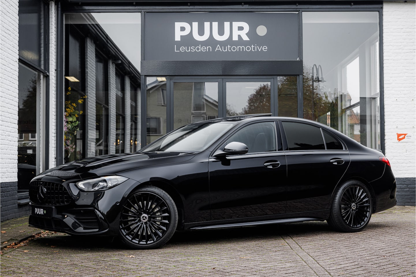 Mercedes-Benz C-klasse - 200 AMG Black Edition Pano - Camera - Ambient Verlichting - AutoWereld.nl