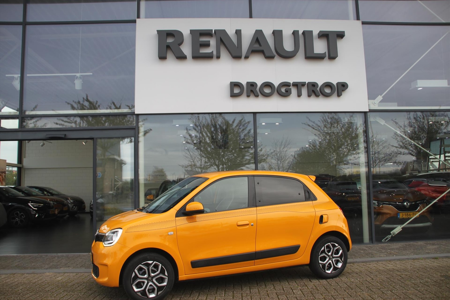 Renault Twingo - 75PK-COLLECTION-32DKM-AIRCO-CRUISE-BLUETOOTH- - AutoWereld.nl