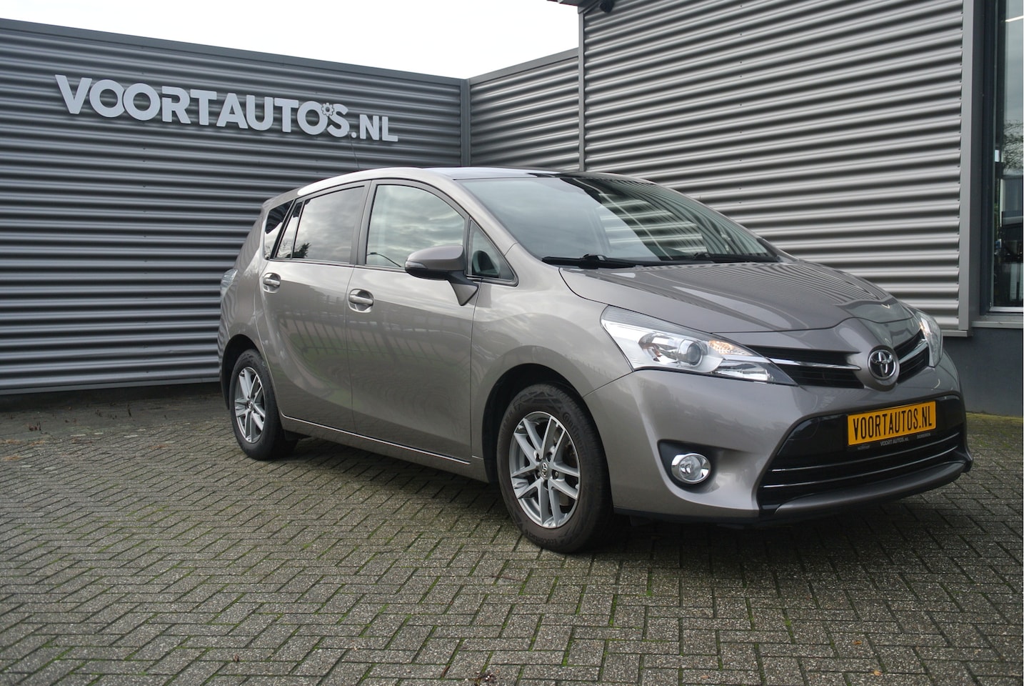 Toyota Verso - 1.8 VVT-i Dynamic Business 1.8 VVT-i Dynamic Business , NAVI+CAMERA , LMV , PANO , TH , ENZ - AutoWereld.nl