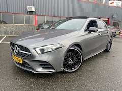 Mercedes-Benz A-klasse - 180 Premium / AMG / PANO / AUTOMAAT / SPEC VLG /ALACANTRA /