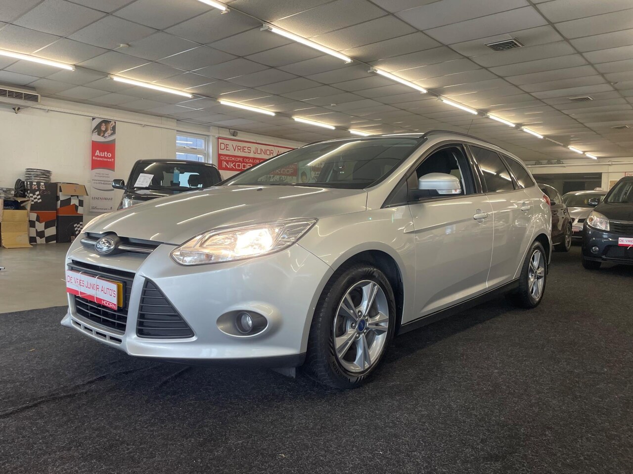 Ford Focus Wagon - 1.0 EcoBoost Titanium. Cruise/climate control, prksensoren, BT en veel meer! - AutoWereld.nl