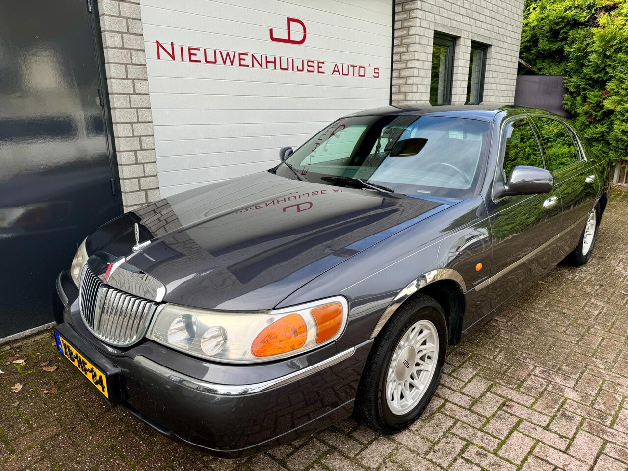 Lincoln Town Car - 4.6 Signature 4.6 Signature, origineel (Hessing) NL, LPG-G3, 149.539km! NAP! - AutoWereld.nl