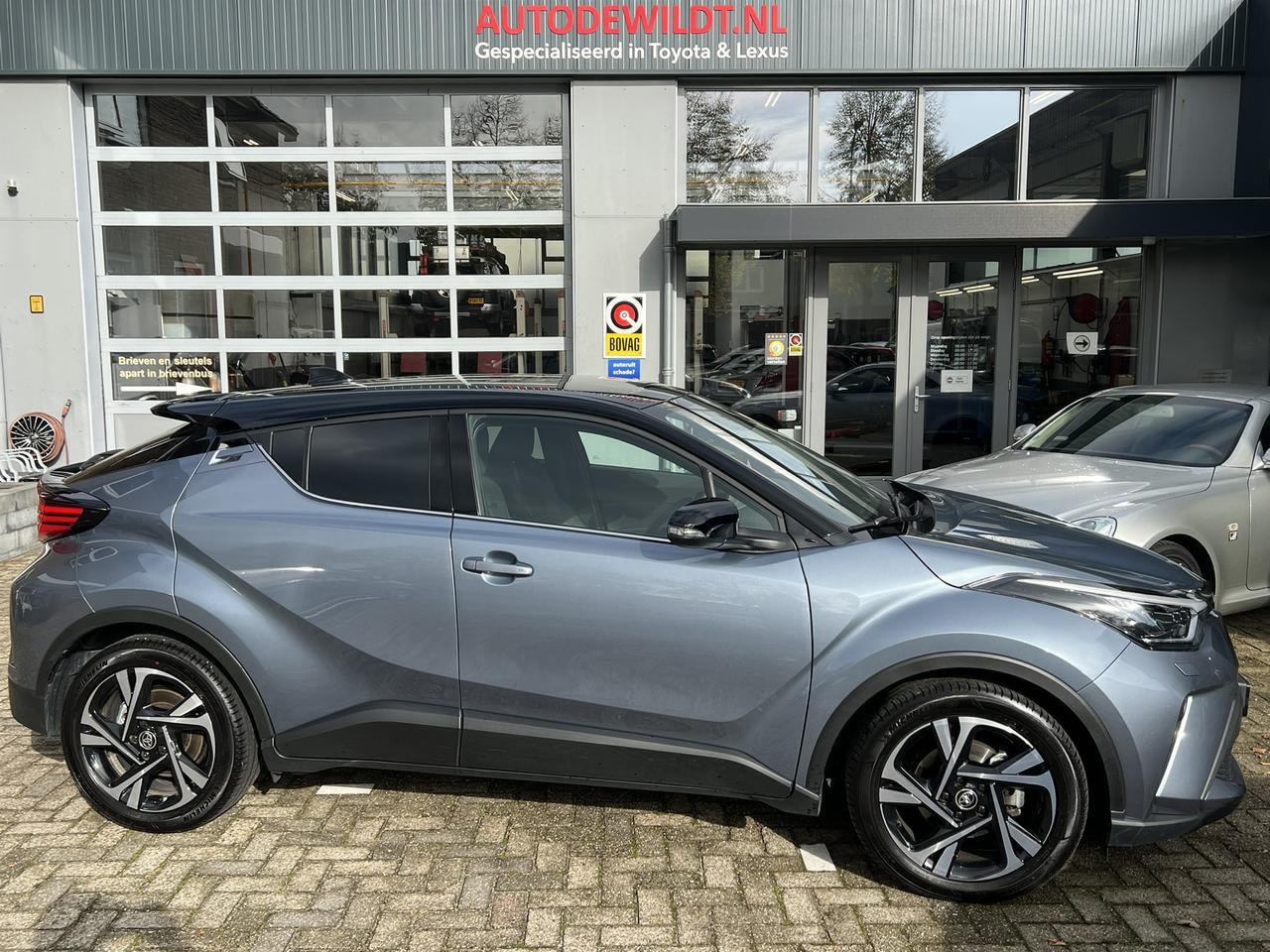 Toyota C-HR - 2.0 Hybrid Bi-tone A/T + FABRIEKSGARANTIE - AutoWereld.nl