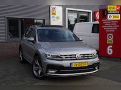 Volkswagen Tiguan - 1.4 TSI Connected Series / Panoramadak / Trekhaak