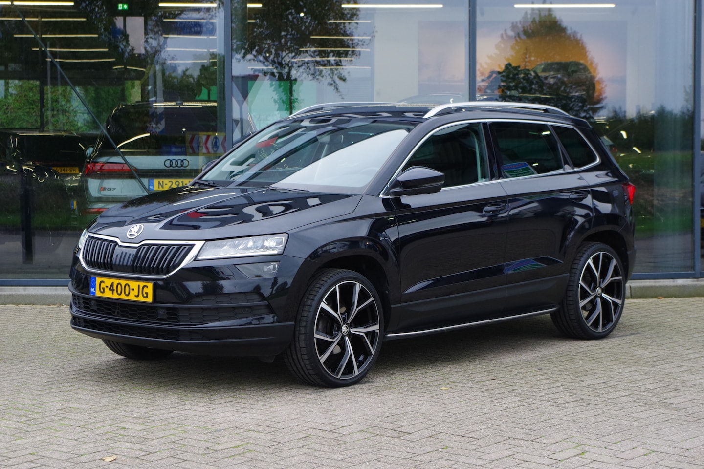 Skoda Karoq - 1.5 TSI ACT 150 PK Automaat Business Edition, LED, Keyless, Trekhaak, Sportstoelen - AutoWereld.nl