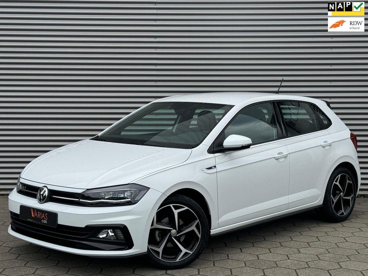 Volkswagen Polo - 1.0 TSI Highline Xenon Navi Cruise 3x R-line - AutoWereld.nl