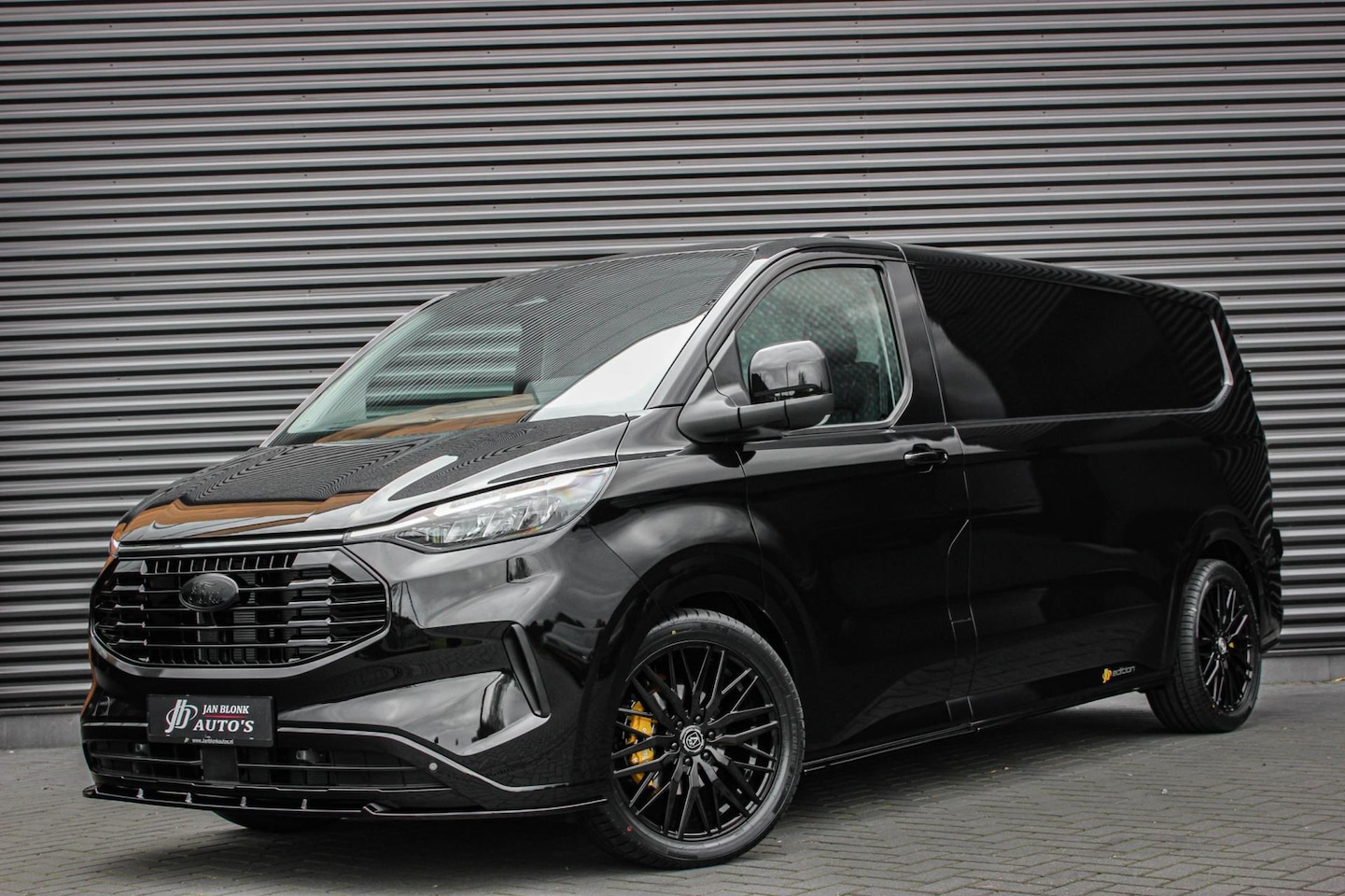 Ford Transit Custom - 320 2.0 TDCI L2H1 Limited 170PK JB- EDITION / DRIVER ASSISTANCE PACK / 3- ZITS / MY2024 / - AutoWereld.nl