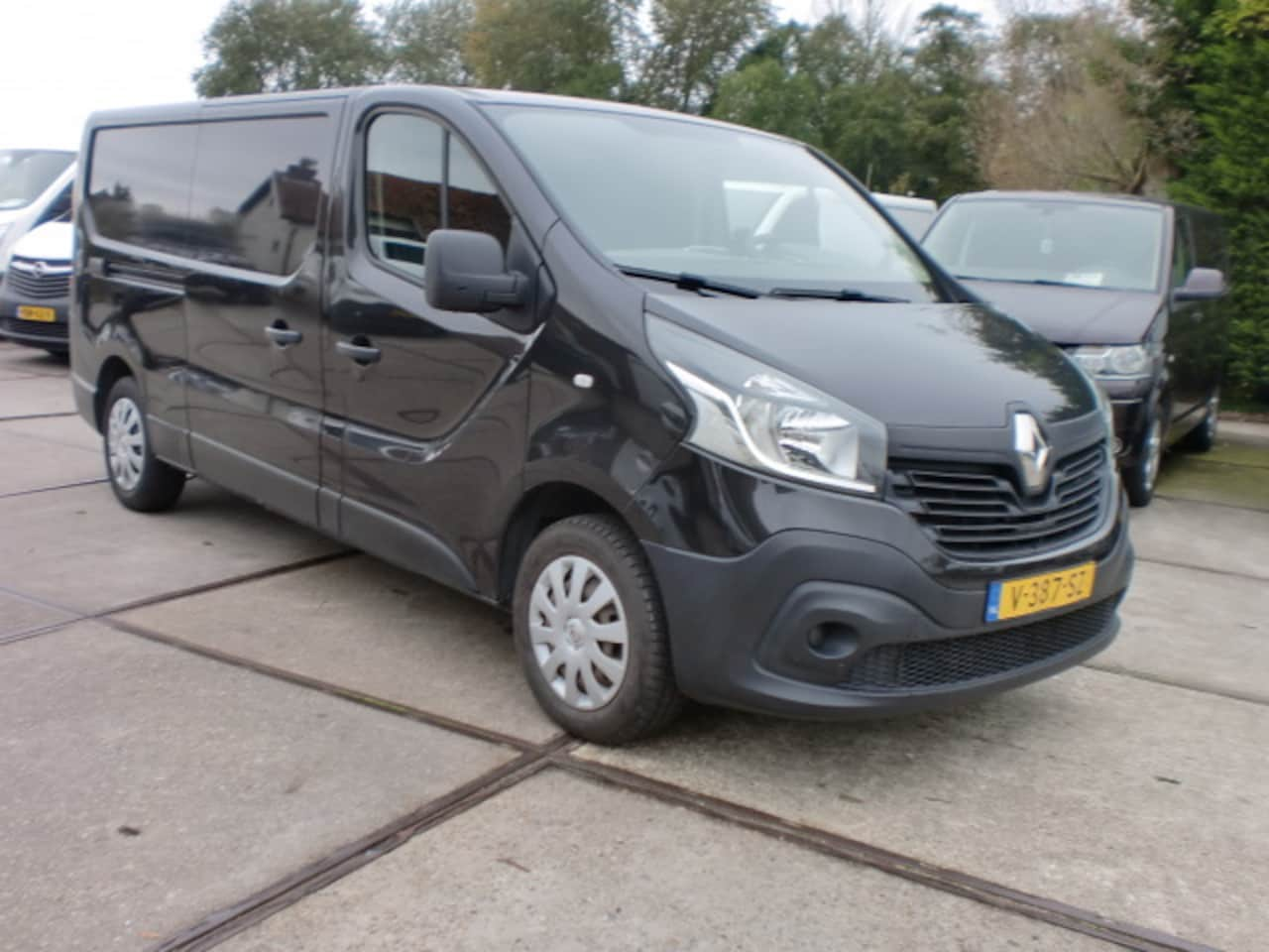 Renault Trafic - 1.6 Energy dCi 95pk L2H1BJ2018 ZWART LEASE€183 - AutoWereld.nl