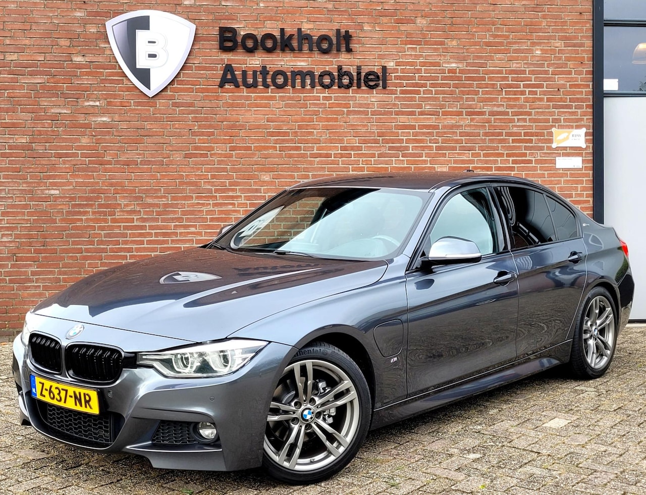 BMW 3-serie - 330e M Sport 330e M-Sport, Camera, Harman Kardon, Keyless, Leder (Dealer-onderhouden) - AutoWereld.nl