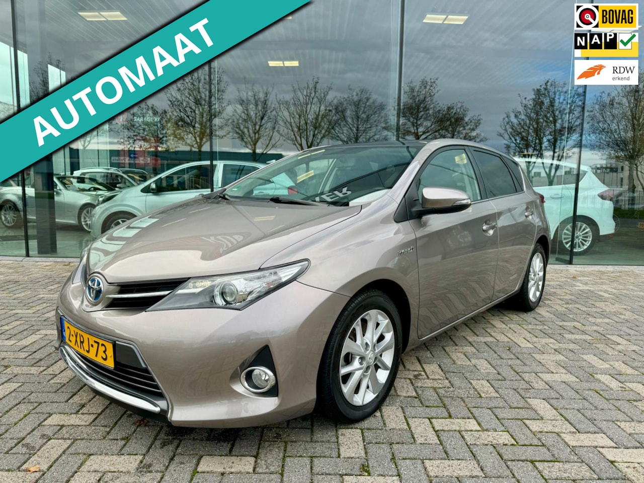 Toyota Auris - 1.8 Hybrid Lease automaat, Panoramadak, LED, Camera, Navi, Bluetooth - AutoWereld.nl