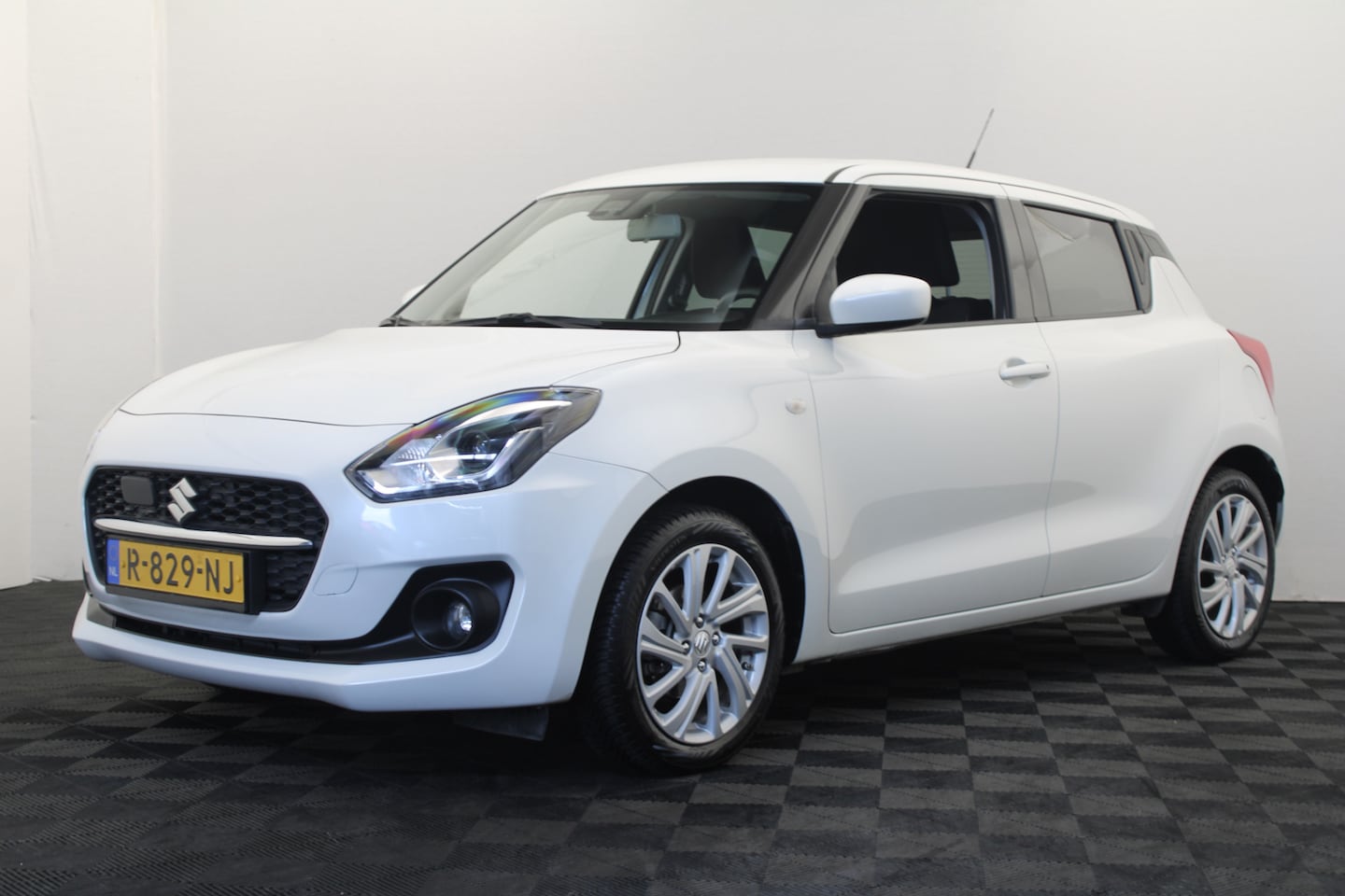 Suzuki Swift - 1.2 Select Smart Hybrid |Navi|Camera||Zie opmerking| - AutoWereld.nl