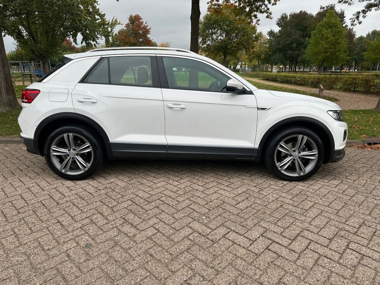 Volkswagen T-Roc - 1.5 TSI Sport R- line - AutoWereld.nl