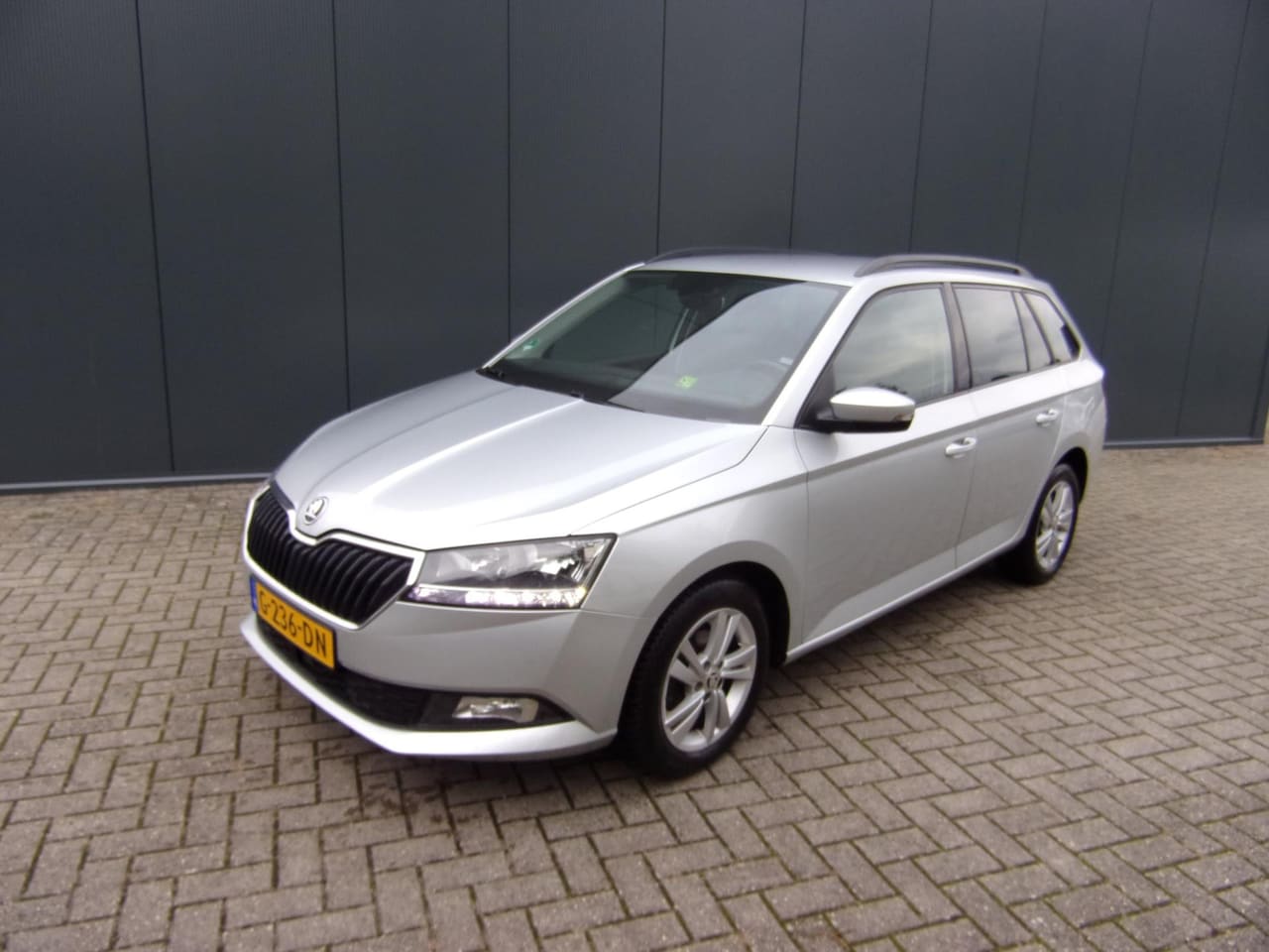 Skoda Fabia Combi - 1.0 TSI Ambition//LM VELGEN// NAVI - AutoWereld.nl