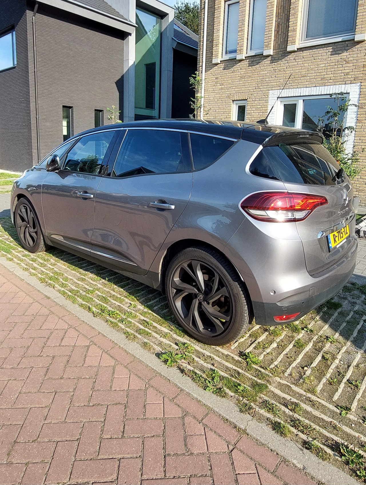 Renault Scénic - 1.3 TCe Limited Black Edition - AutoWereld.nl