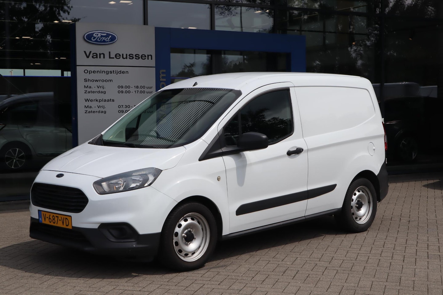 Ford Transit Courier - 1.0 BENZINE AIRCO LEDER 6-BAK BETIMMERING LAT-OM-LAT BTW-AUTO - AutoWereld.nl