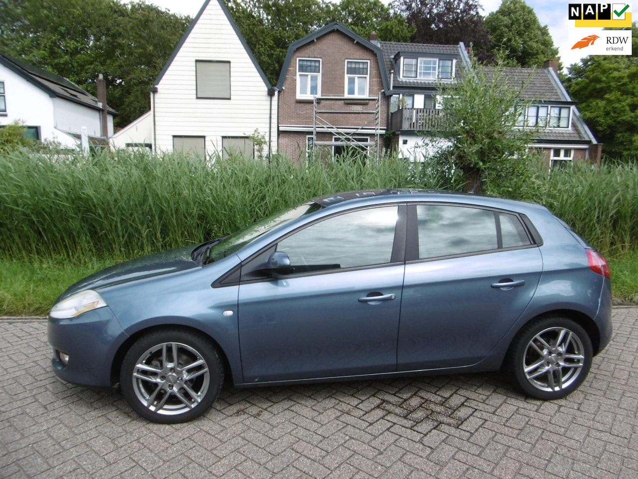 Fiat Bravo - 1.4 T-Jet Corporate 120pk Clima Cruise Trekhaak 1300kg Historie - AutoWereld.nl