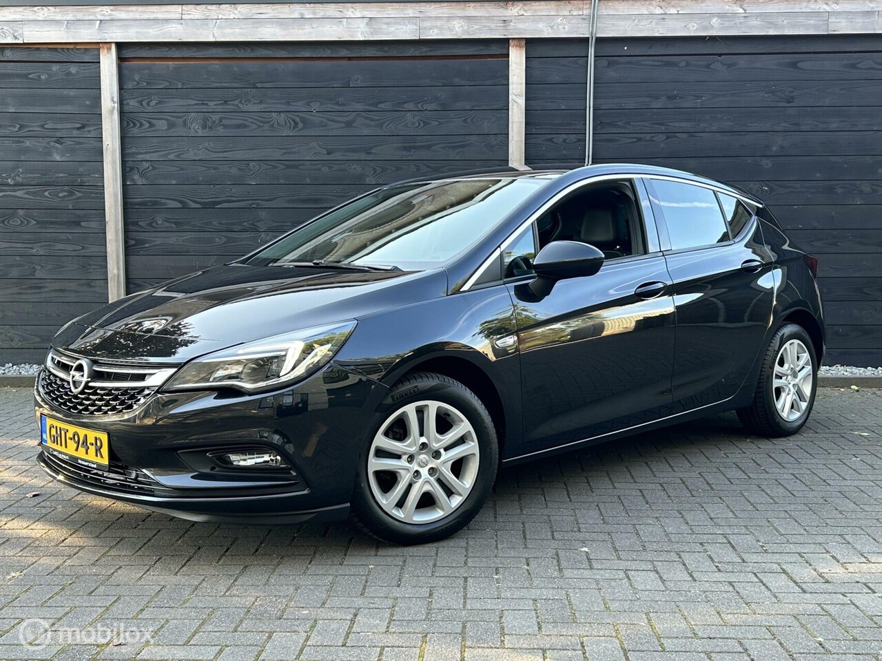 Opel Astra - 1.0 Innovation fm nav / clima / carplay / half leder bekleding / 52.857 KM!! - AutoWereld.nl