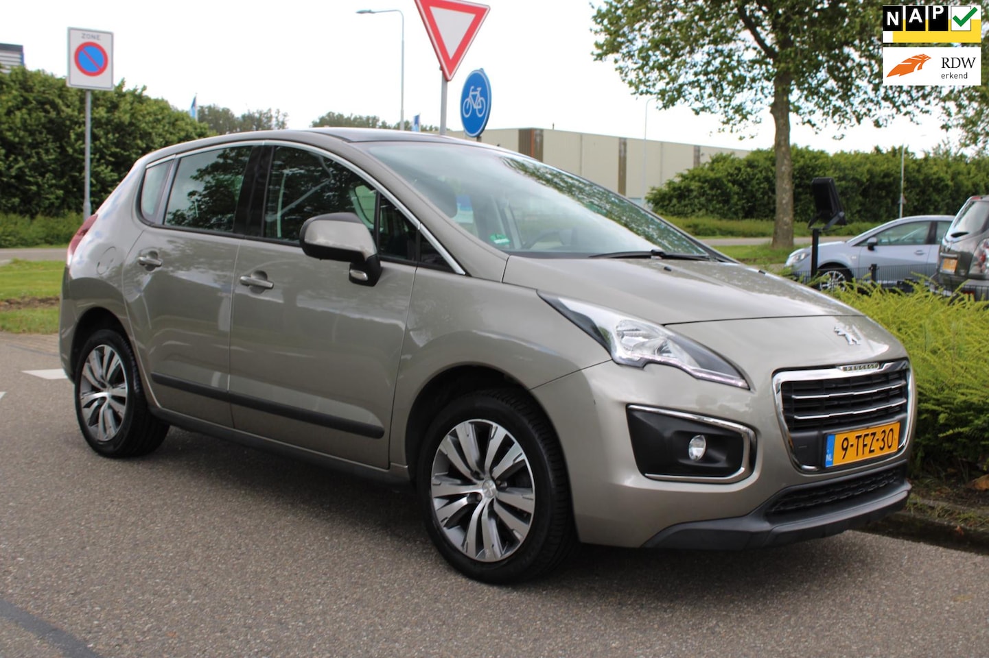 Peugeot 3008 - 1.6 THP AUTOMAAT ACTIVE+PREMIUM PACK/AIRCO/ISOFIX/LM-VELG/CRUISECONTROL/NAVI/TREKHAAK/PANO - AutoWereld.nl