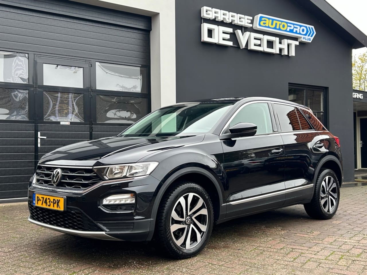 Volkswagen T-Roc - 1.0 TSI Style Business Carplay/Navi/Trekhaak - AutoWereld.nl