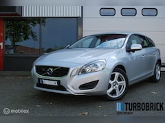 Volvo V60 - 2.0T Kinetic | Cruise | Climate | Leder | 203pk | zeer luxe