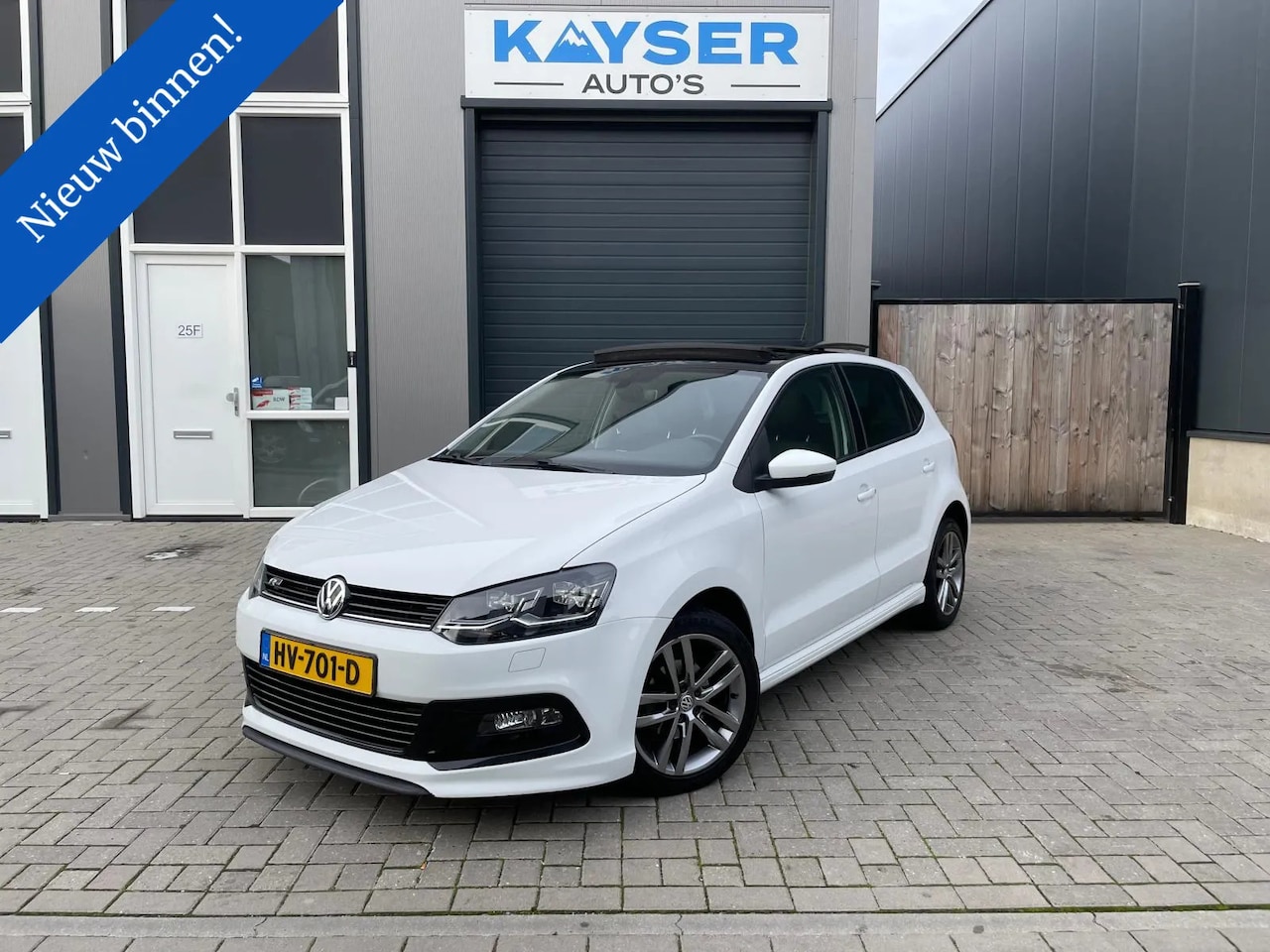 Volkswagen Polo - 1.2 TSI Highline R-Line Pano Cruise Airco Xenon 5Drs NAP - AutoWereld.nl