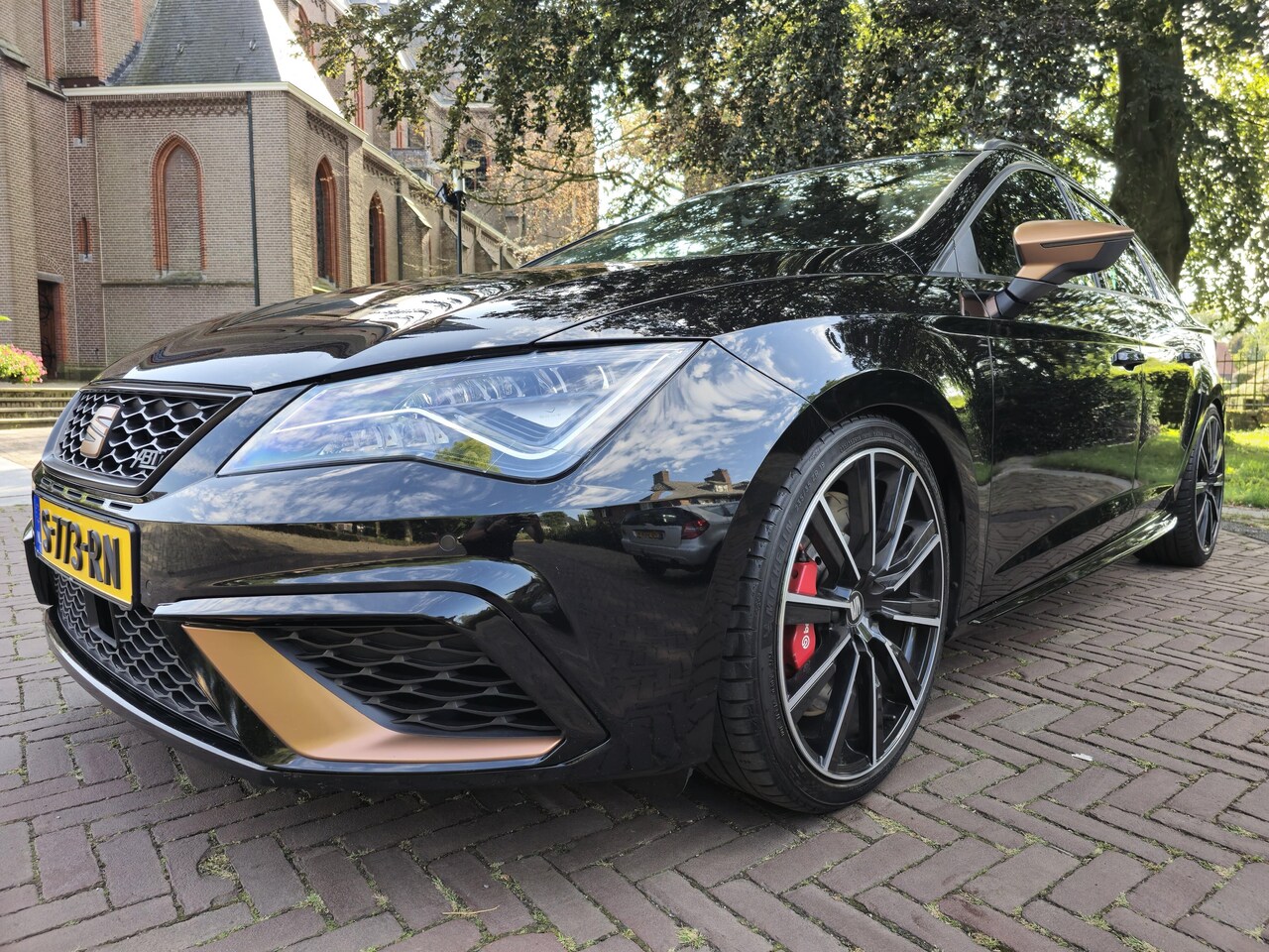 Seat Leon ST - 2.0 TSI CUPRA 300 4DRIVE Seat Leon Cupra 300 ST ABT (2018) Power Station - AutoWereld.nl