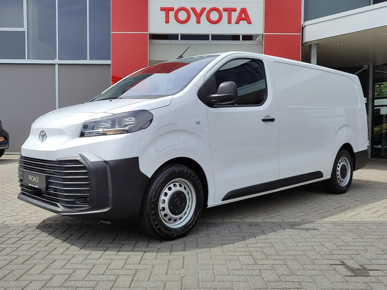 Toyota PROACE Long Worker - Electric Challenger Extra Range 75 kWh NIEUW MODEL DIRECT LEVERBAAR PARK-SENSOREN BLUETOOT - AutoWereld.nl