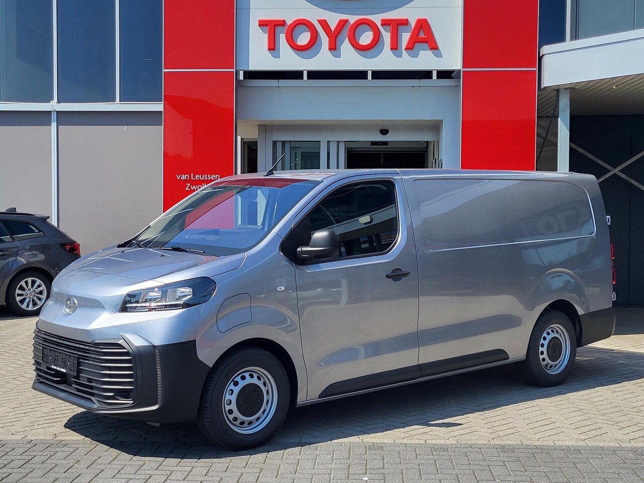 Toyota PROACE Long Worker - Electric Challenger Extra Range 75 kWh NIEUW DIRECT LEVERBAAR PARK-SENSOREN AIRCO APPLE/AN - AutoWereld.nl