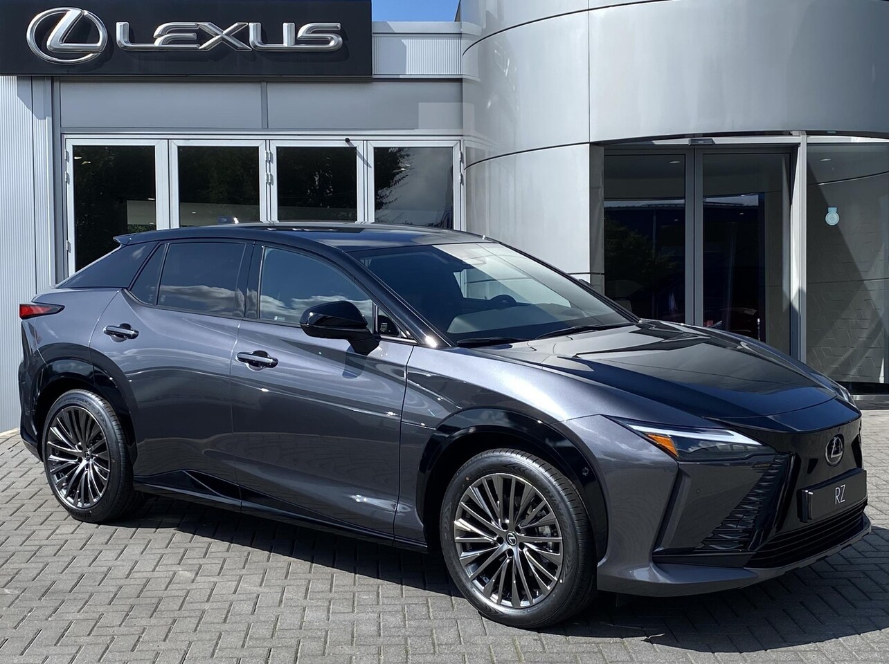 Lexus RZ - 300e President Line 71 kWh PANO STOELVENT HEAD-UP 20" LM-VELGEN MARK LEVINSON - AutoWereld.nl