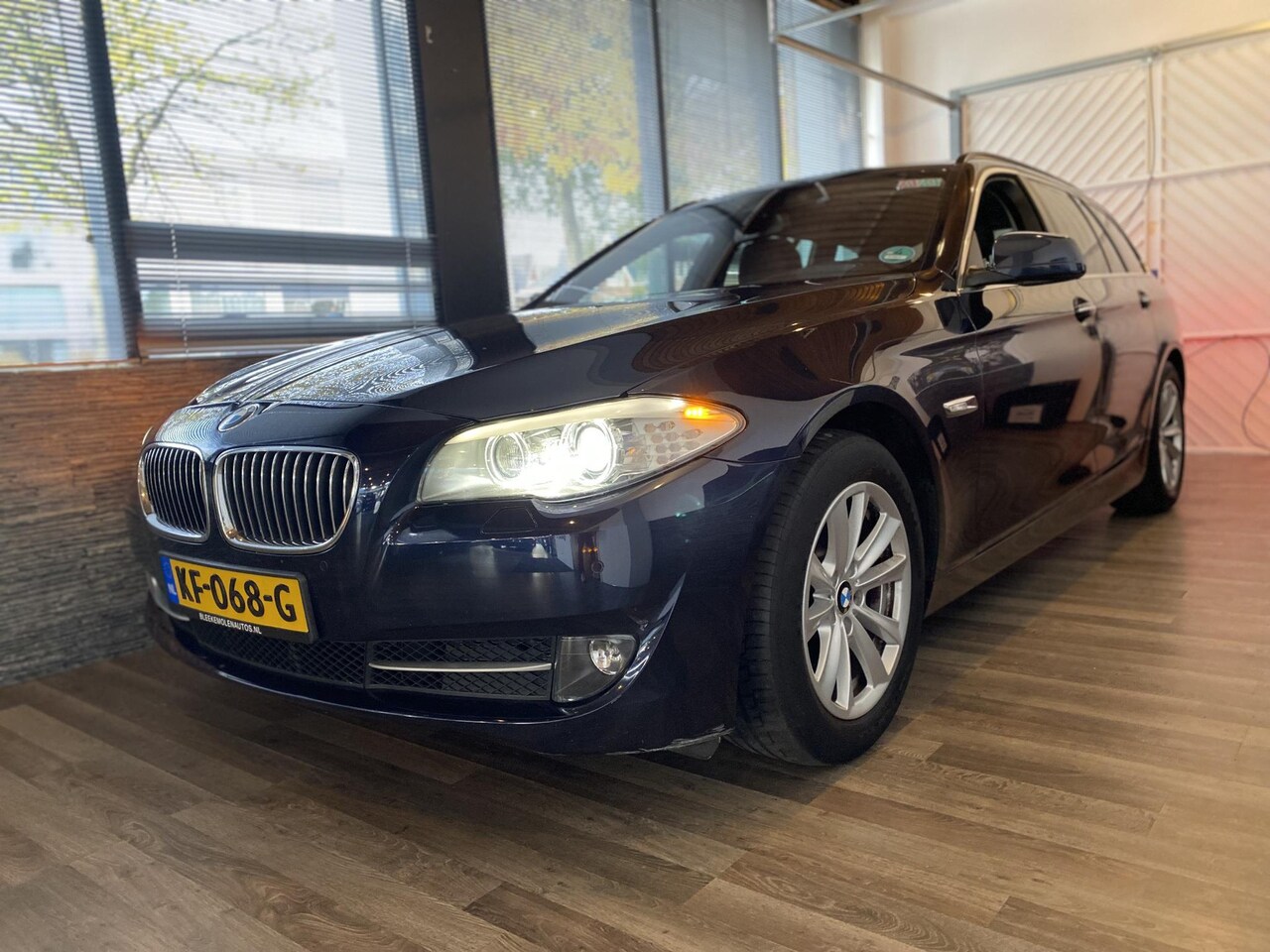 BMW 5-serie Touring - 520i SOFTCLOSE EXE - AutoWereld.nl