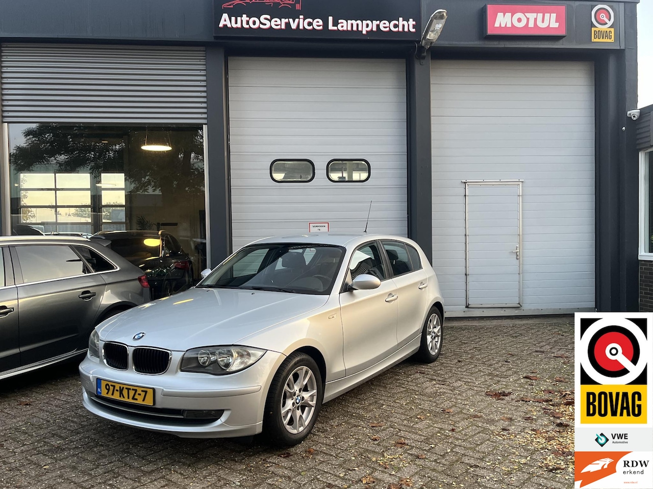 BMW 1-serie - 116i Business Line Nieuwe motor en ketting Clima centr vergr electric pakket - AutoWereld.nl