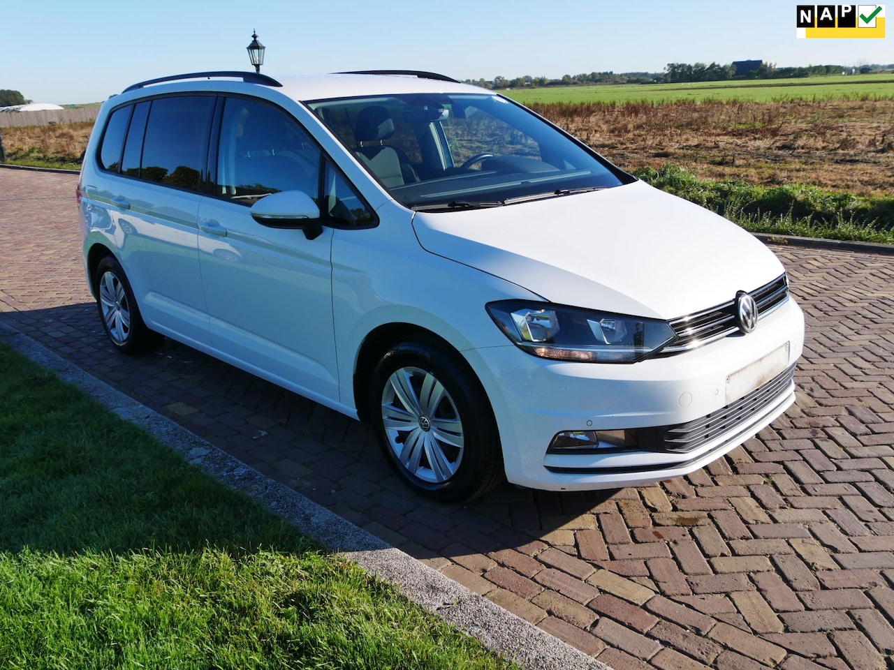 Volkswagen Touran - 1.6 TDI SCR Comfortline 7-PERS NAVI CLIMA ** 8999 NETTO ** - AutoWereld.nl