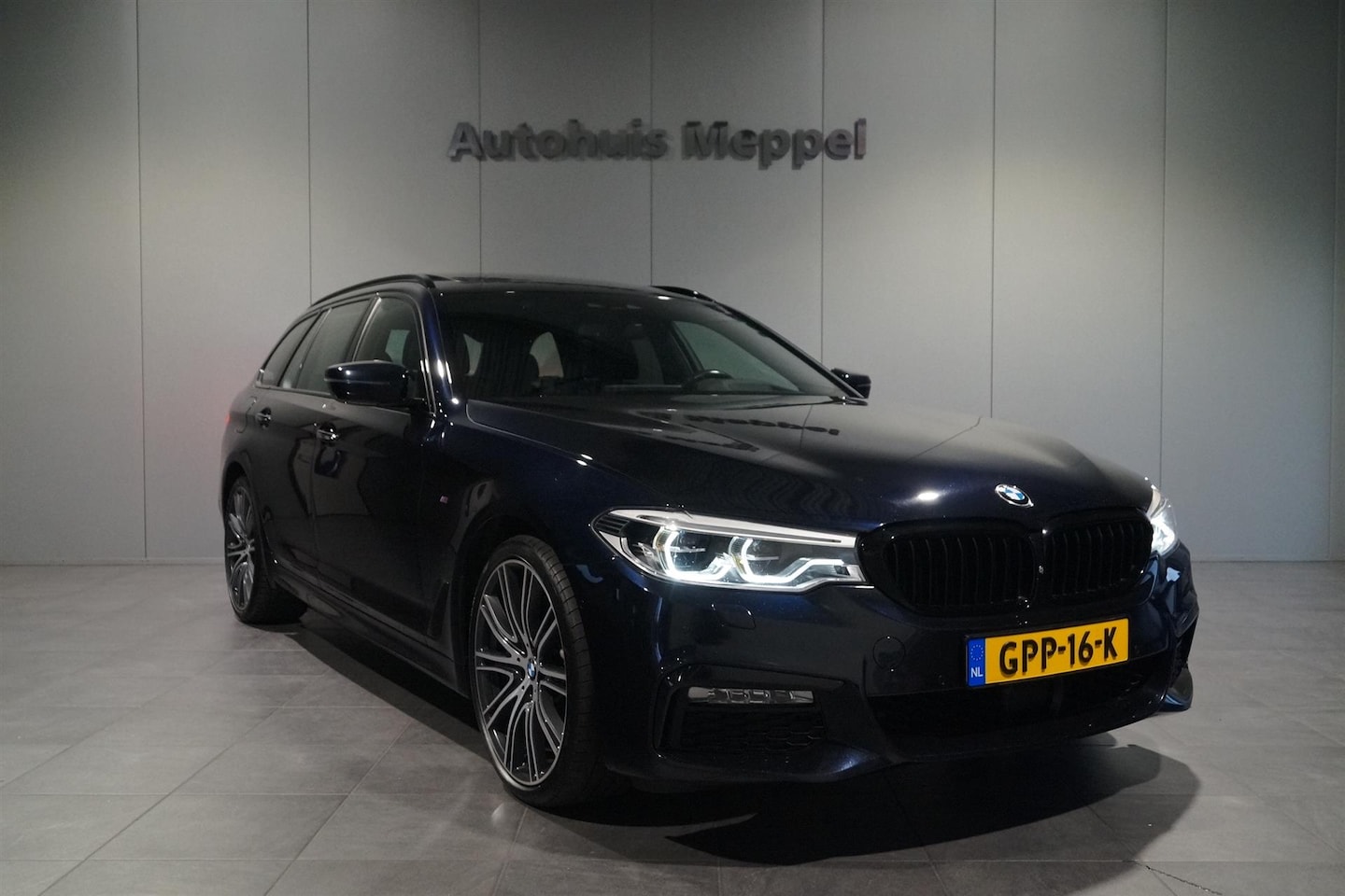 BMW 5-serie Touring - LED | M-sport | Panoramadak | Head-Up Display | Trekhaakl | Massage | - AutoWereld.nl