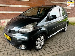 Toyota Aygo - 1.0-12V Aspiration Green, Navi, Half leer, 1e eigenaar