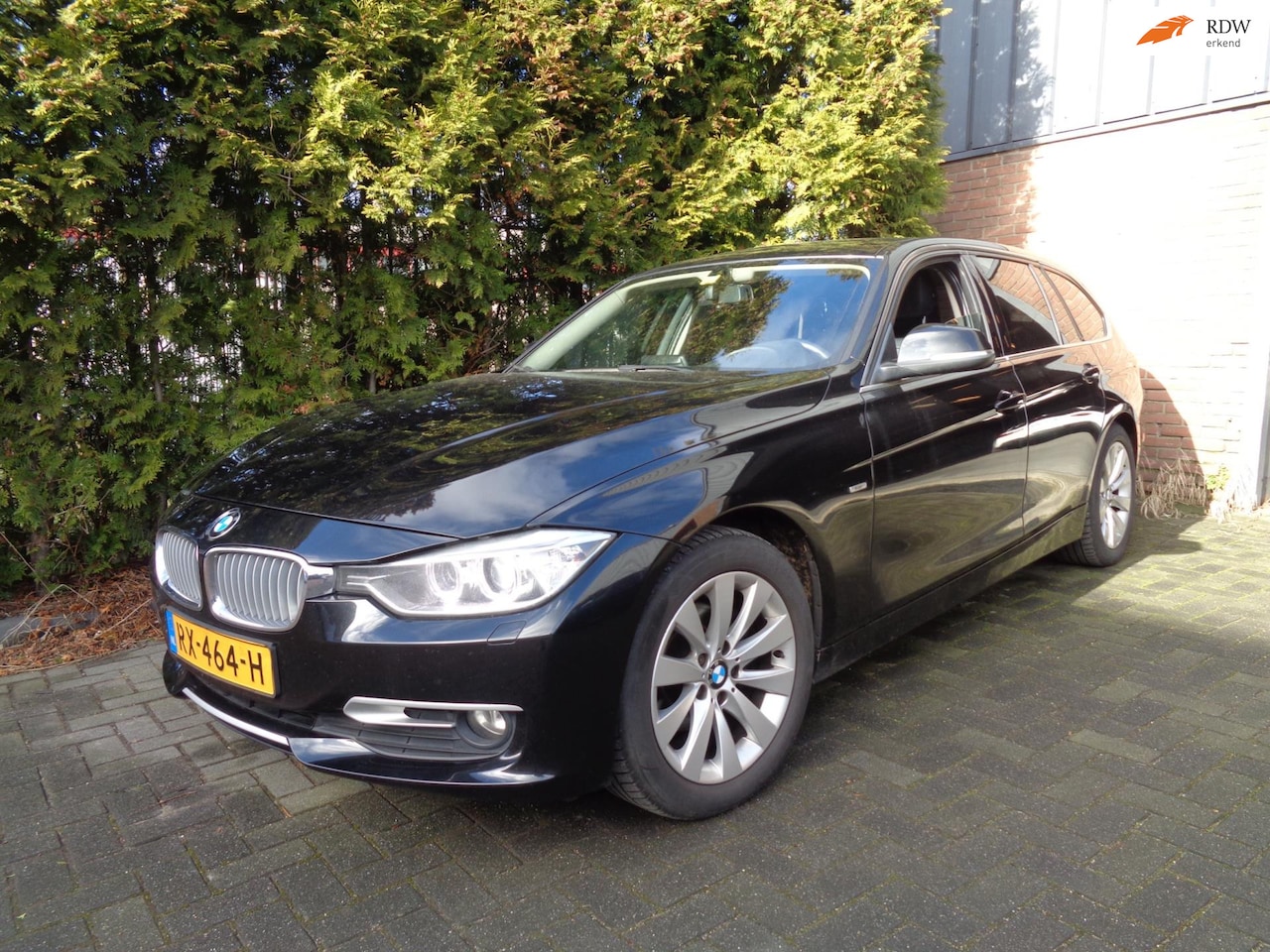 BMW 3-serie Touring - 318d High Executive 318d High Executive,Navi,Leder,Xenon,PDC - AutoWereld.nl