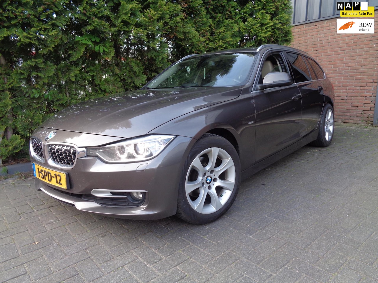 BMW 3-serie Touring - 320d EfficientDynamics Edition High Executive Upgr 320d EfficientDynamics Edition High Executive Upgr,Navi,Leder,Xenon,Camera,PDC - AutoWereld.nl