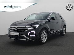 Volkswagen T-Roc - 1.5 TSI 150PK DSG Style | Trekhaak | Navi | Full LED | Parkeersensoren voor/achter | 17 in