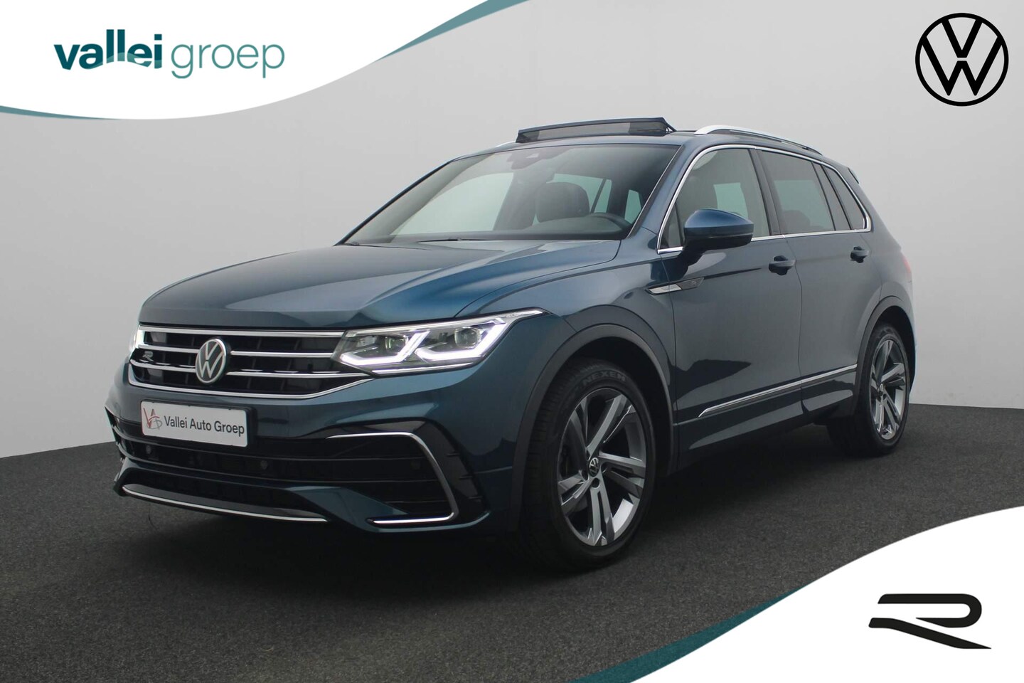 Volkswagen Tiguan - 1.5 TSI 150PK DSG R-Line | Pano | Trekhaak | IQ Light | Camera | Stoelverwarming | Camera - AutoWereld.nl