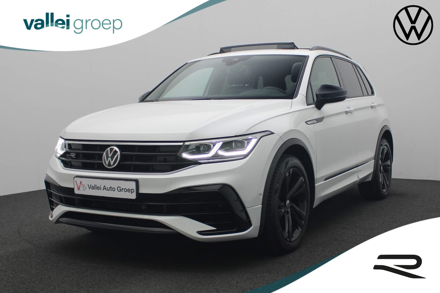 Volkswagen Tiguan - 1.5 TSI 150PK DSG R-Line | IQ Light | Camera | Pano | Harman Kardon sound | 19 inch - AutoWereld.nl