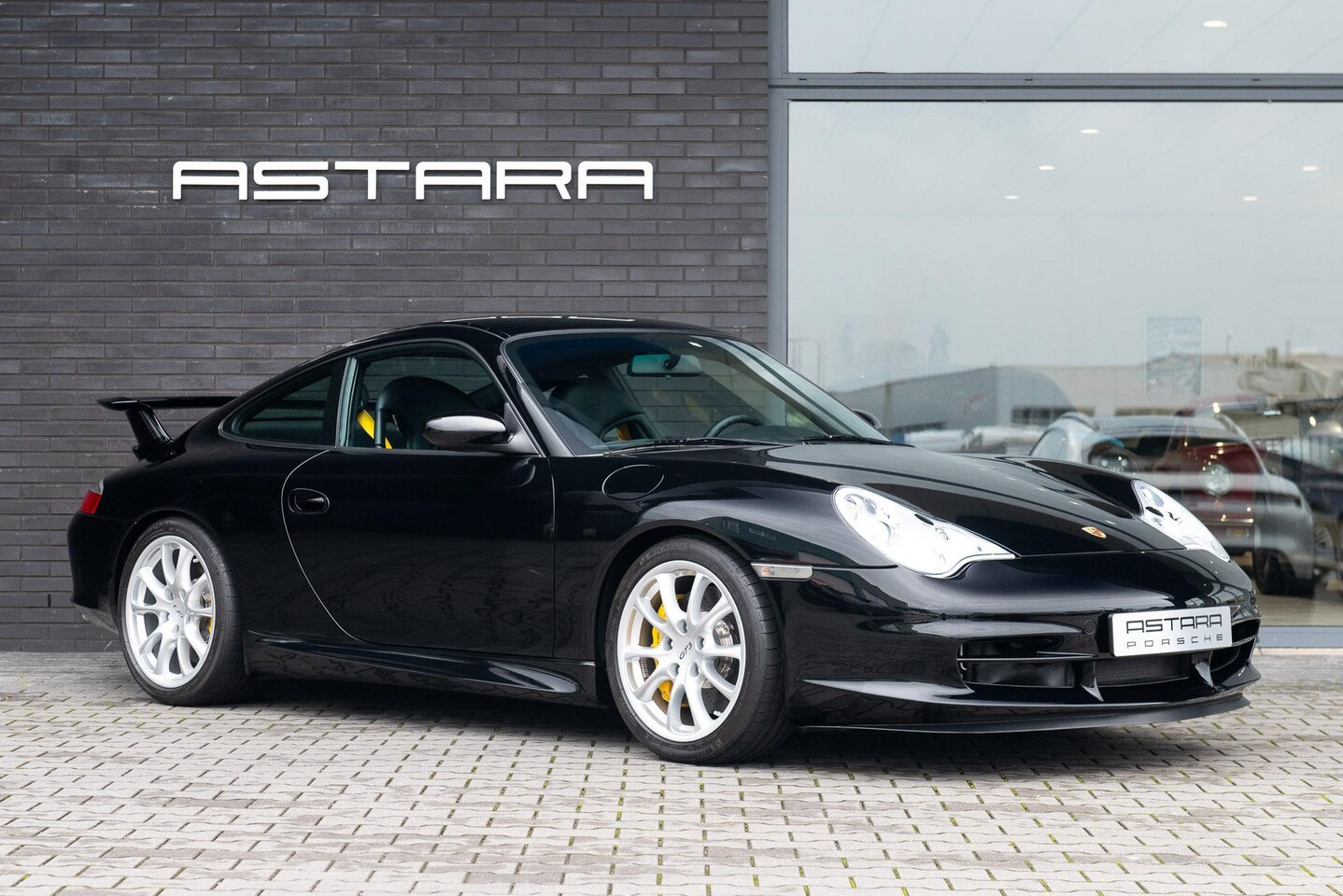 Porsche 911 - 3.6 Coupé GT3 | 10.900 km | PCCB - AutoWereld.nl