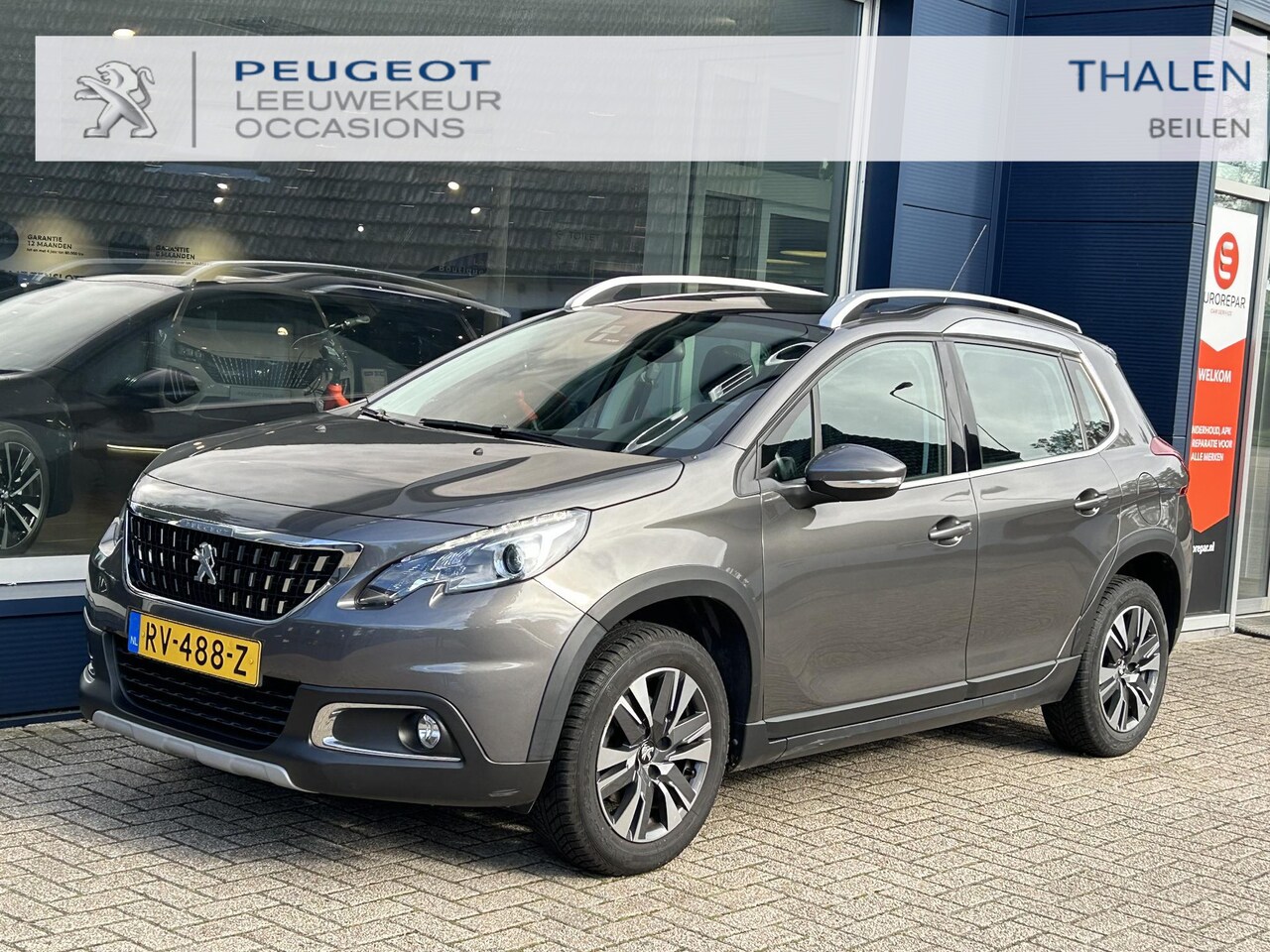 Peugeot 2008 - 1.2 Turbo 110PK Allure | Panoramadak | Trekhaak 1250 KG | Parkeercamera | Navigatie | Clim - AutoWereld.nl