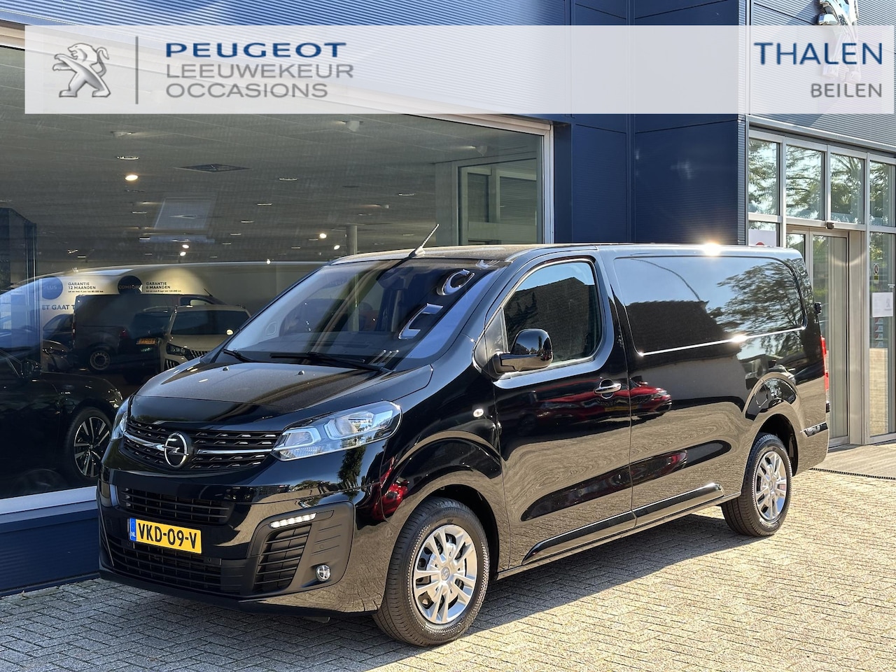 Opel Vivaro - 2.0 CDTI 150 PK L3H1 Innovation | Zeer nette bus ! | Navigatie | Climate Control | Camera - AutoWereld.nl