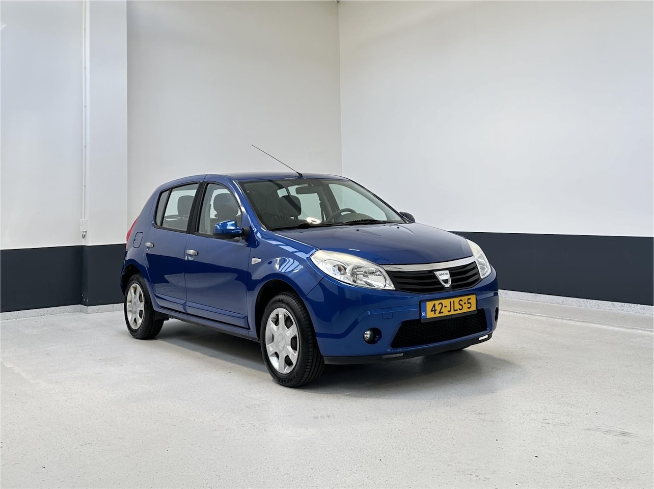 Dacia Sandero - 1.2 Lauréate|1 Eig | Airco| CV | - AutoWereld.nl